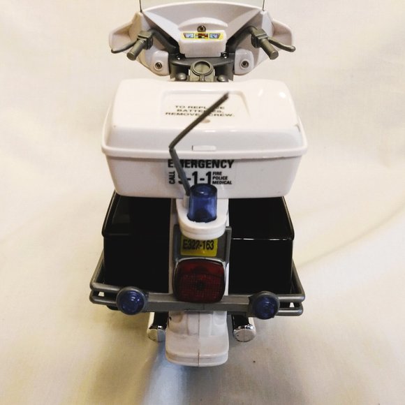 Vintage Funrise-1992 Metro Police Motorcycle 208-Real Voice, Sounds & Lights - Picture 7 of 15